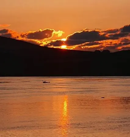 Shallow Sea-point Holiday home *